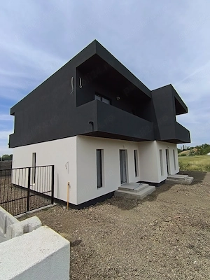 Duplex aparte, ultima unitate disponibilă (unitatea stângă), Sânandrei