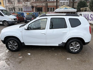 Vând Dacia Duster 2011