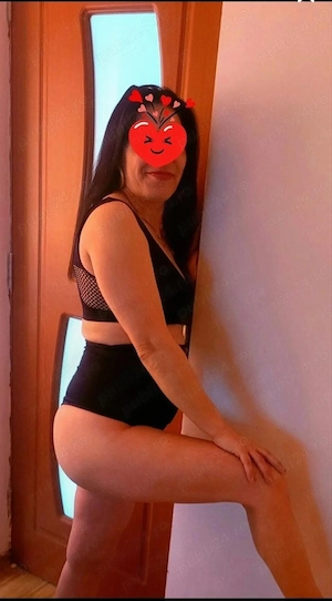 Bruneta sexi si dulce