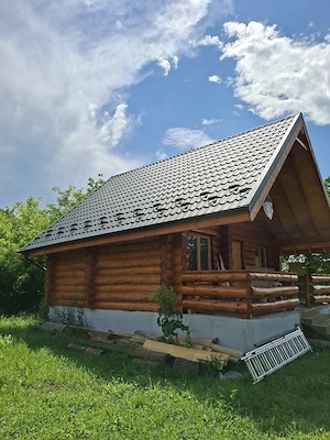 Casă din bușteni 