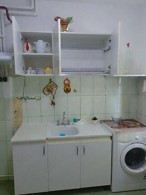 Inchiriez apartament 2 camere in Pascani deal,zona ultracentrala,str Stefan cel Mare (zona BCR) - imagine 2