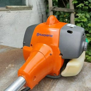 Vând motocositoare Husqvarna 