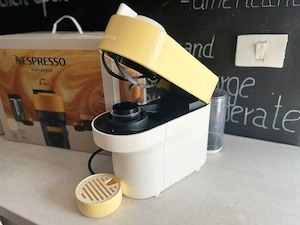 Vând espressor de cafea Nespresso Vertuo Pop