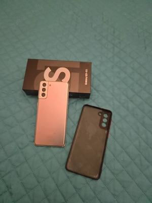 Vând Samsung Galaxy S21+ 5G, versiunea cu 8 GB RAM și 256 GB stocare.