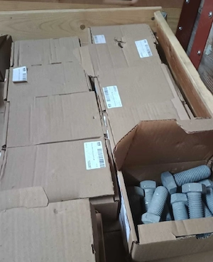 Lichidare stoc Suruburi piulite