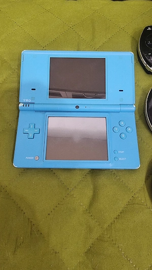 consola Nintendo DSI albastru