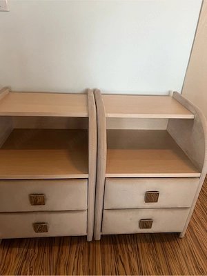 Set 2 noptiere tapițate cu 2 sertare   stare foarte bună