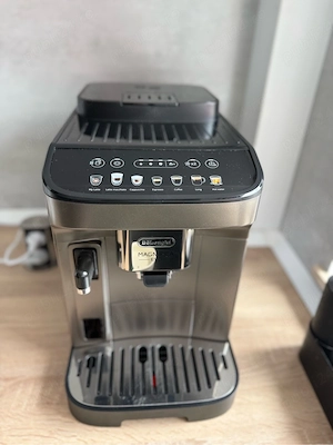 Espressor automat Delonghi Magnifica EVO