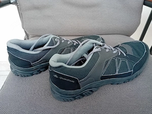 adidasi quechua marime 43 bărbați in stare perfecta 