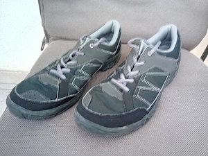adidași quechua barbati marime 43 purtati doar odată 