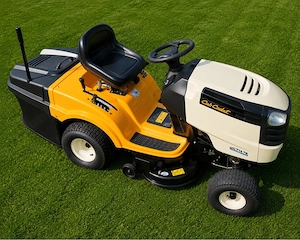 Tractoraș de tuns iarba gazon  Cub Cadet CC 714 TE 2018   cu Coș 420cc 15 Cai Recent adus !