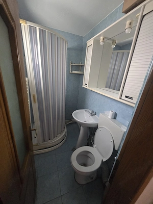 Apartament cu 3 camere roman - imagine 2