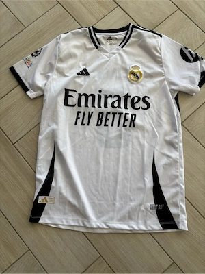 Vand tricou de fotbal marimea s 