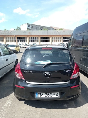 Vand hyundai i20  benzina  - imagine 4