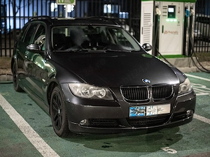 Vând BMW 318d E91 Touring 2008 | Euro 4 | 264.042 km | Trapă + Scaune Sport | 2 seturi Jante Aliaj - imagine 2