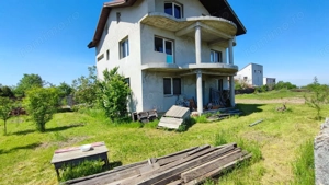 Casă spațioasă cu terase panoramice și curte mare - imagine 3