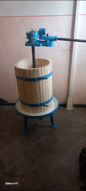 Teasc  de struguri practic nou
