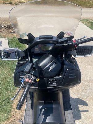 Suzuki Burgman 650 - imagine 3