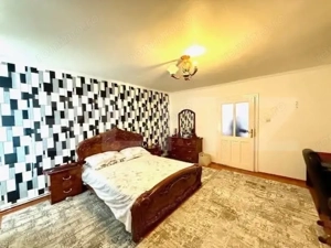 Casă cu 5 camere și un teren de 700 mp  - imagine 8