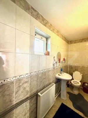 Casă cu 5 camere și un teren de 700 mp  - imagine 12