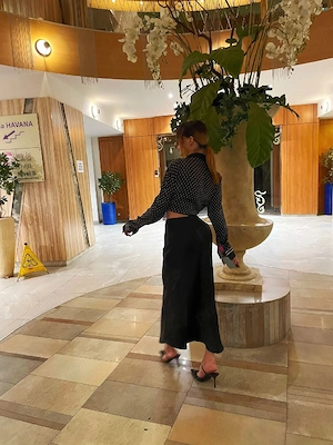 Noua la tine in oras. Ts, Elissa