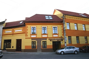 Curtea brasoveana - angajeaza camerista