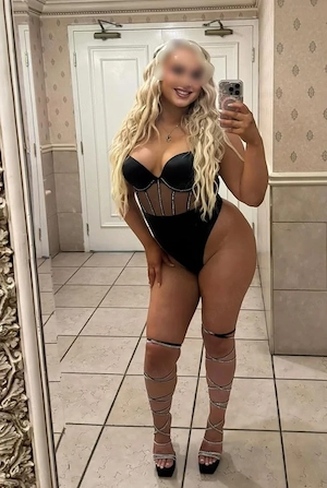 Blonda.28.Ani.