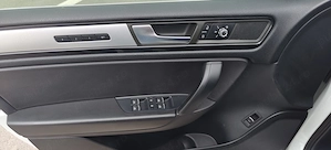 Volkswagen Touareg Rline 3.0 V6 TDI 245 cp 2013 - imagine 8