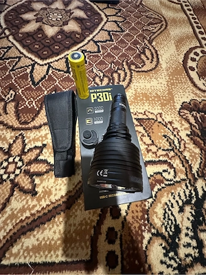 Lanterna Nitecore P30i