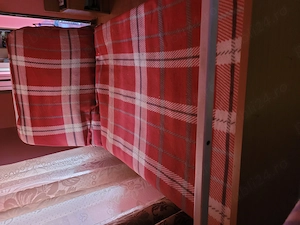 Pat de spital puțin folosit 
