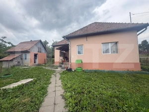 Casă cu teren generos de 2.963 mp în Aiton