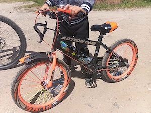 Vând bicicletă pentru copii 4-7ani