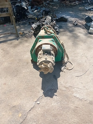 Vând motor electric industrial 5.5 kW (7.5CP) cu reductor, ideal pentru utilaje care necesită forță