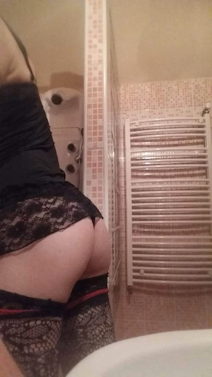 tip bi tanar caut cupluri sau femei pentru rasfat si placeri