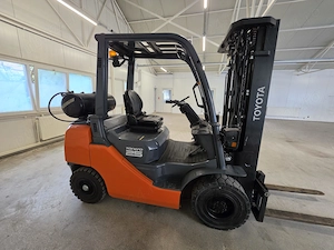 Stivuitor Gaz Toyota 2.5 Tone Triplex  An 2018  586 ore  Garantie si Service incluse motostivuitor - imagine 12