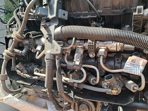 Vând injectoare BMW 184 cp
