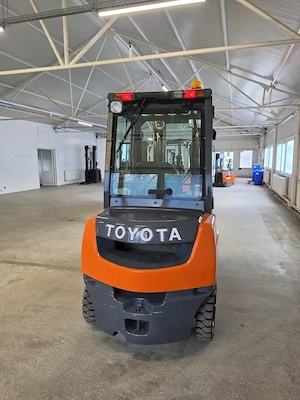 Stivuitor Diesel Toyota 2.5 Tone Triplex An 2018 2.759 ore Garantie si Service incluse motostivuitor - imagine 3