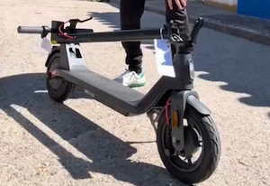vând urgent trotineta electrica marca Xiaomi 