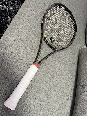 Racheta Wilson Blade 98 V8 305grame.