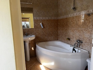 Schimb casă în Centru Alba Iulia cu apartament 2-3 camere ( in funcție de suprafață) plus diferență  - imagine 8