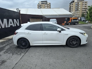 Toyota corolla E210 hatchback 2.0 hybrid - imagine 2