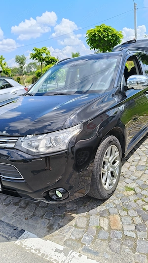 Mitsubishi Outlander PHEV Plug-in Hybrid   4x4   Stare Excelentă   Baterie Schimbată 2025 - imagine 4