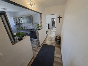 Vand Apartament 60mp etaju 3 - imagine 3