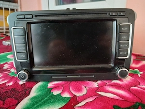 Vând navigație Radio - CD Player Originală pentru Volkswagen Jetta, Golf V și Skoda