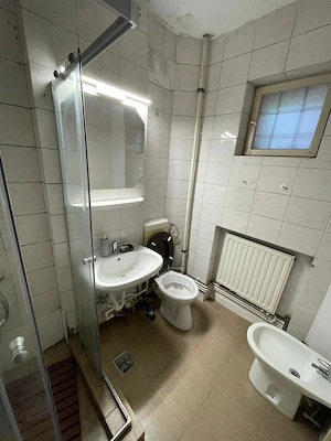 De inchirierat apartament cu doua camere situat la Parter, zona Cornisa, aproape de facultateaUMFST  - imagine 2