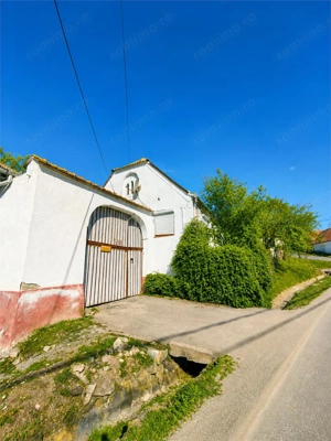 Casa generoasa de vanzare la tara - imagine 2
