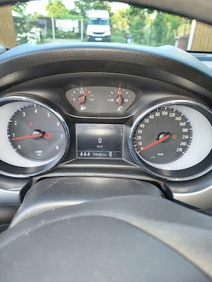 Vînd sau schimb Opel astra 1.4 benzina 100 cp 2019 