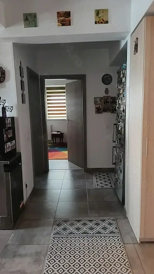 vând apartament cu 3 camere și terasă . - imagine 5