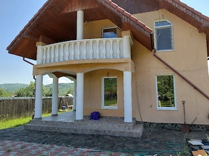 Vând vilă P+M în Oituz, jud. Bacău   225 mp, teren 1.062 mp   135.000   negociabil  Vând vilă P+M si - imagine 7