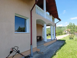Vând vilă P+M în Oituz, jud. Bacău   225 mp, teren 1.062 mp   135.000   negociabil  Vând vilă P+M si - imagine 5